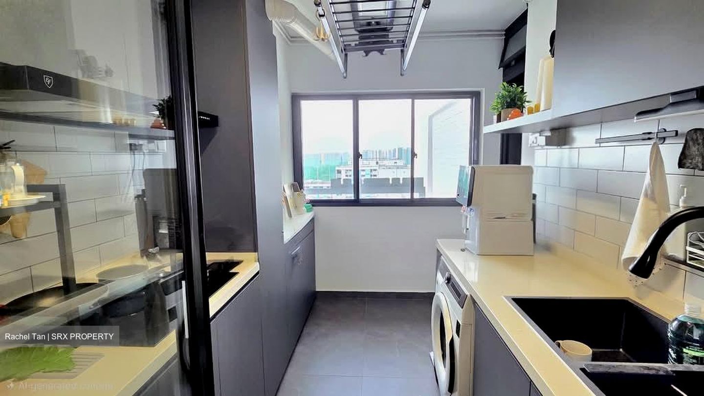 Blk 330 Bukit Batok Street 33 (Bukit Batok), HDB Executive #558405041